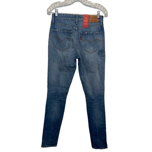 NWT Levi's Woman Jeans Size 27/32 - Picture 2 of 7